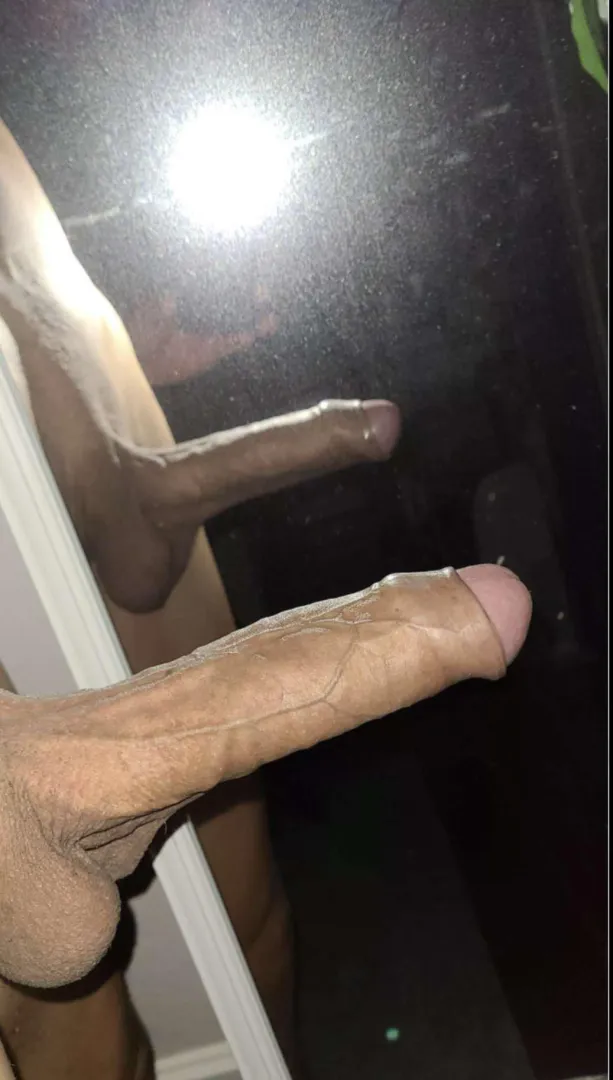 Who wants to suxk my cock
