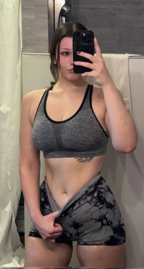 Wish she’d pull her pants down lower.