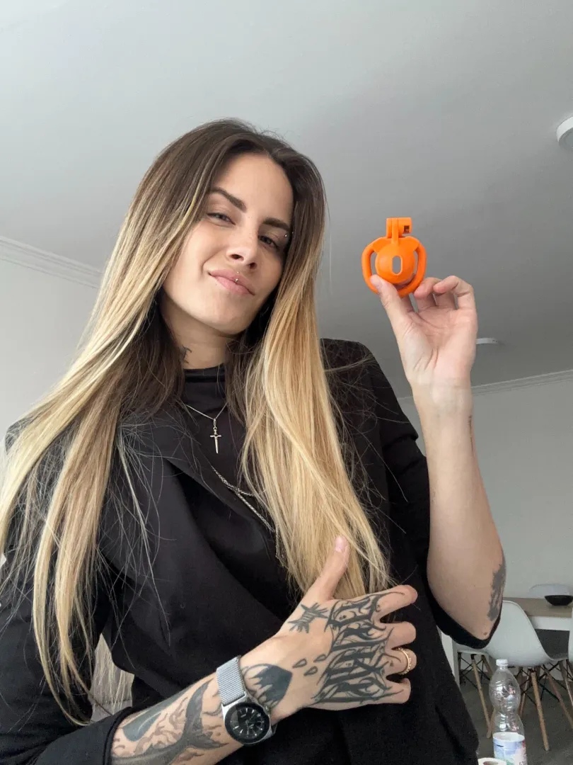 Would you let me lock you and sit on your face?