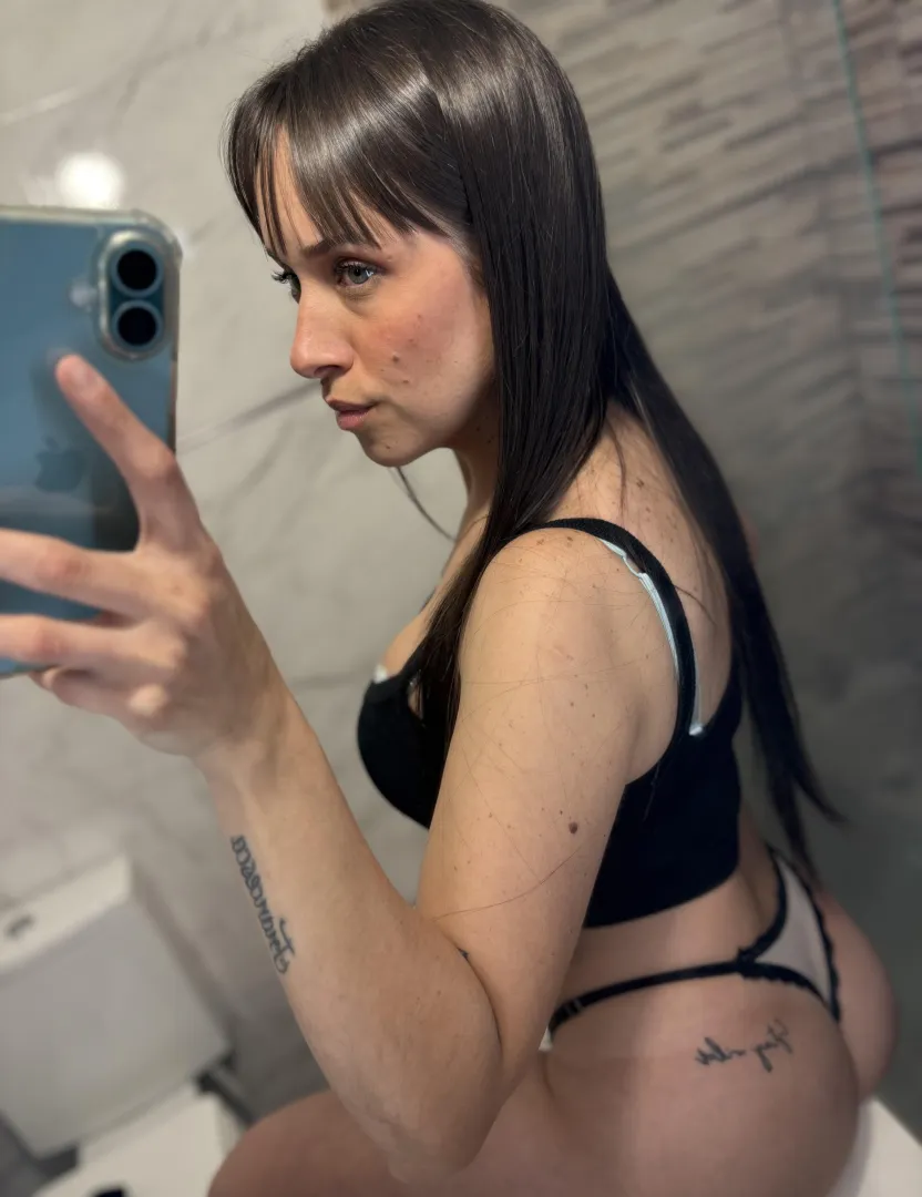 Yesterday was Valentine's Day, today is Sunday for worshipping my ass and indulging my whims 