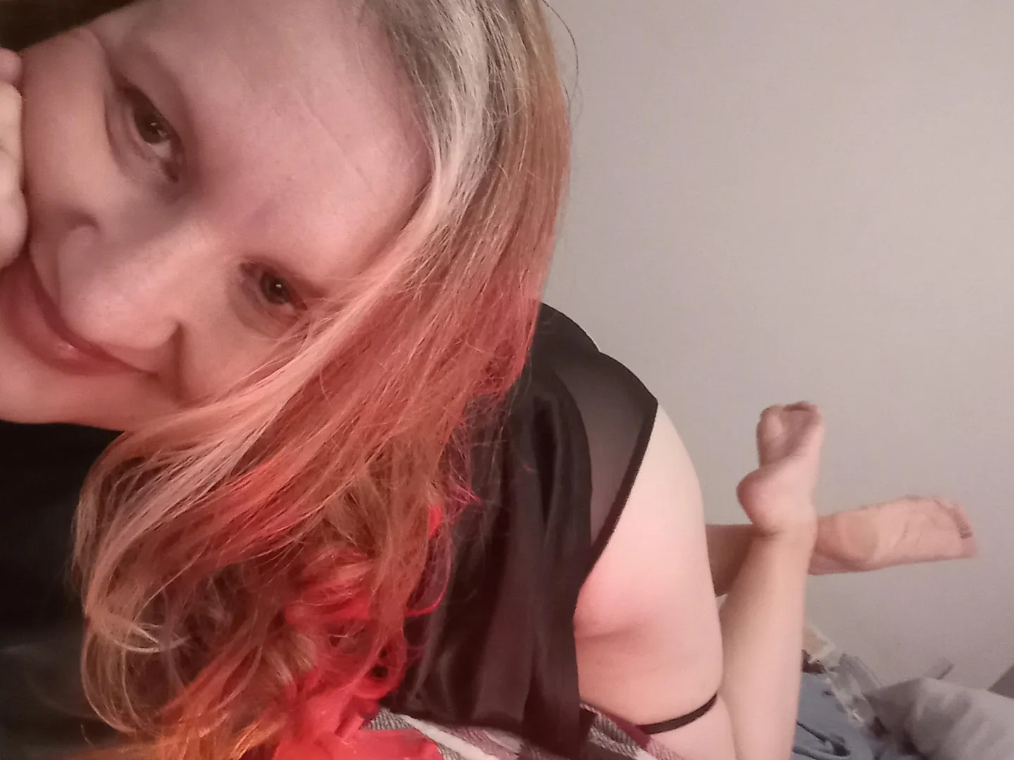 [50] female hi out there happy v day