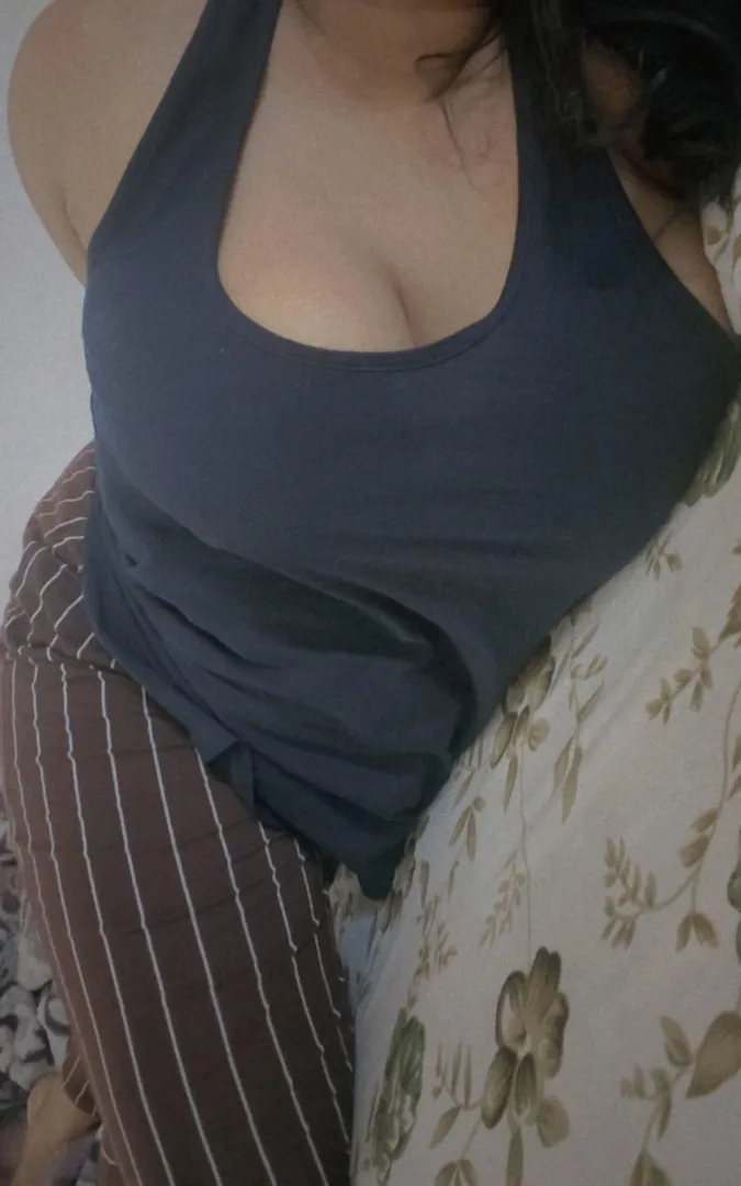 Are you interested in me I'm available rn (F)