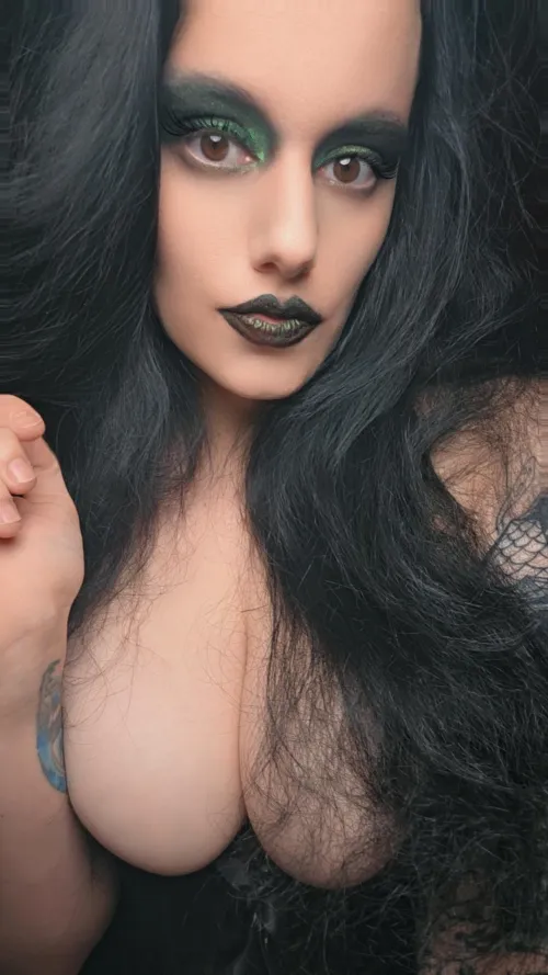 Big titty goth arched and waiting, grab them and fuck my cleavage raw