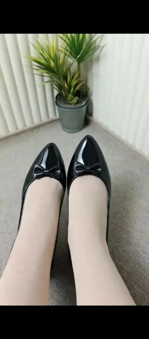 Black patent leather kitten heels
