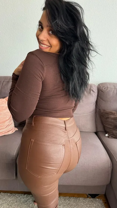 Built for backshots: this peach stays juicy but never bruises