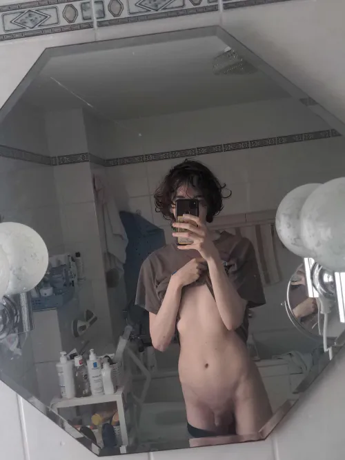 Does anyone like small dick twinks? (ᵔ⩊ᵔ)