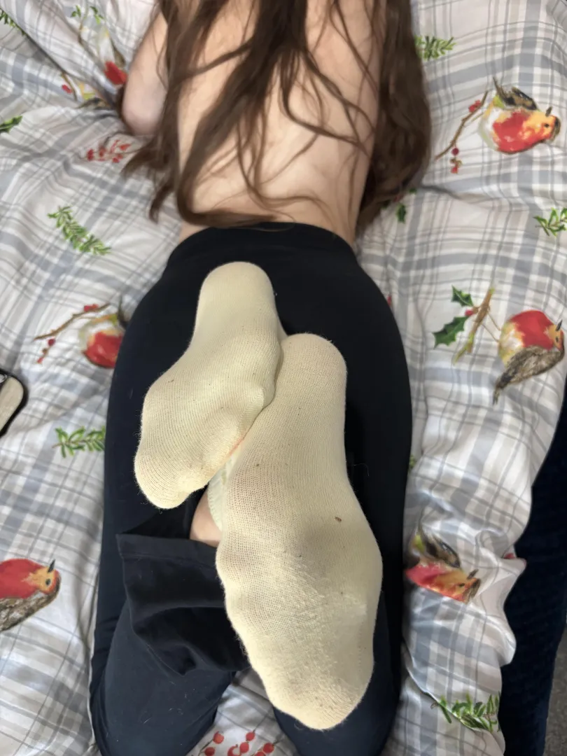 i bet you dream about that smelly dirty socks on your face ☺️ [F]