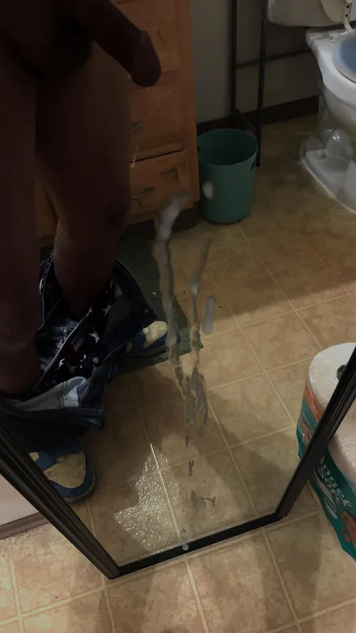 Love watching myself cum it’s so amazing 