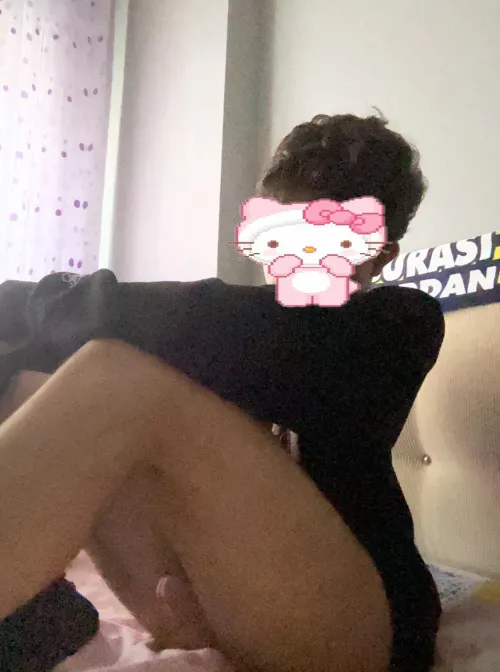 Odana girdiğinde 40kg bir femboy görsen napardinn<33 