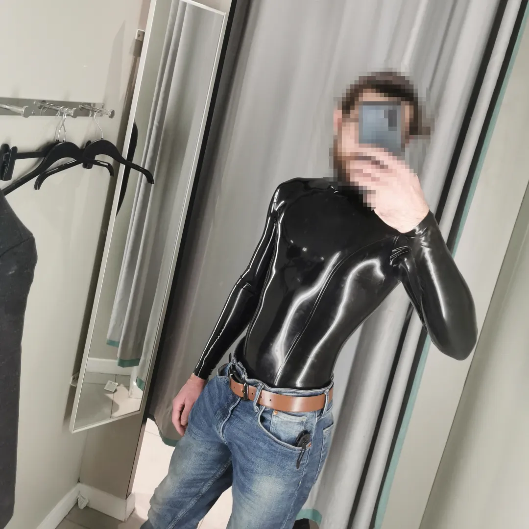 Shopping in latex catsuit