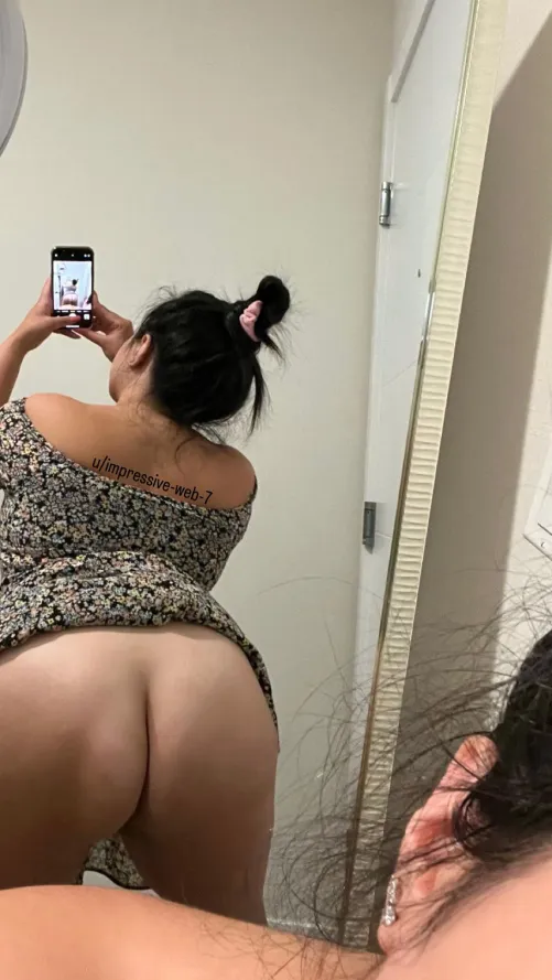 Sniff my butt like this