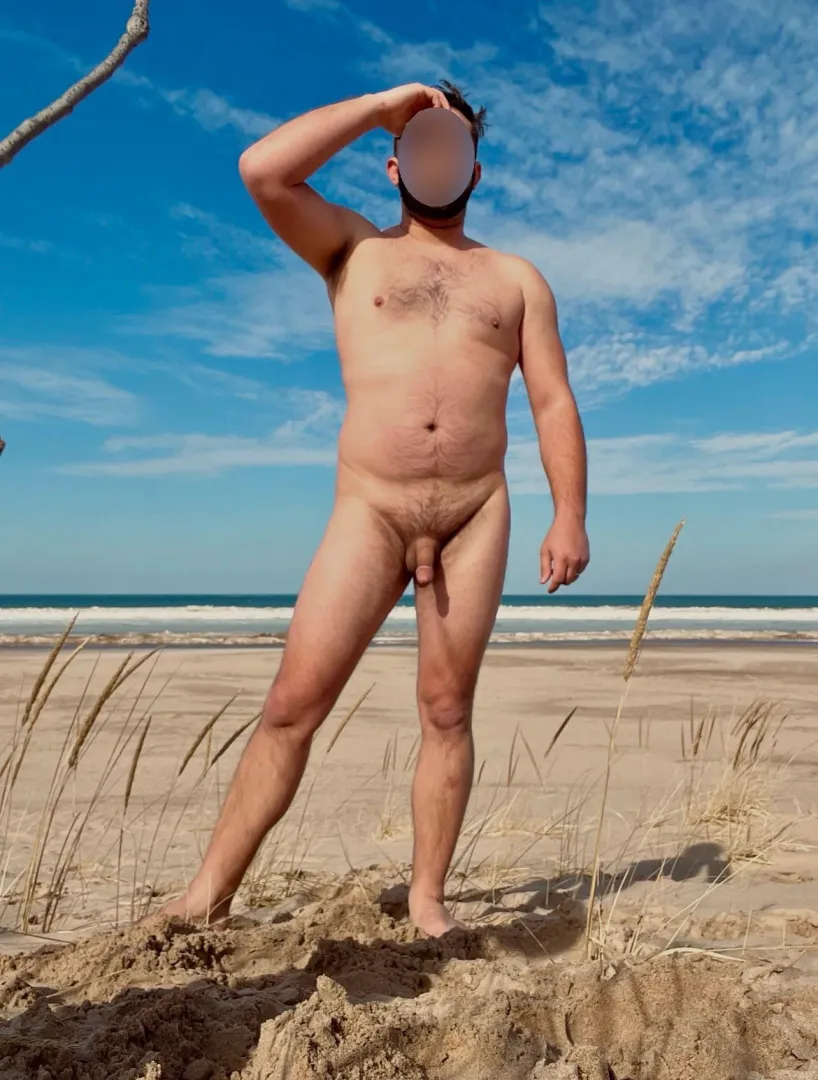 The weather was just too nice not to take a walk by the beach ☀️