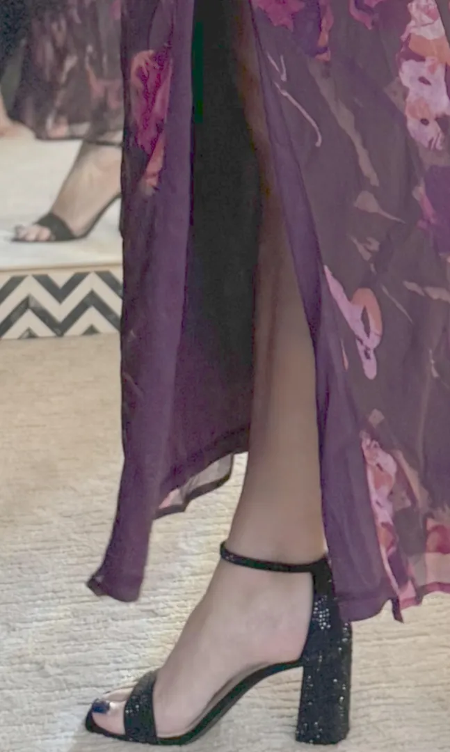 Who likes a sexy MILF in heels?