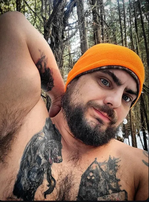 Who wamts to sniff the musk of a canadian outdoorsman