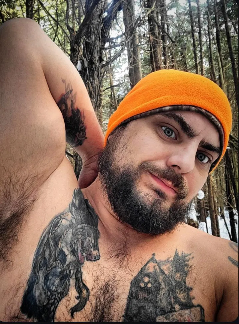 Who wamts to sniff the musk of a canadian outdoorsman