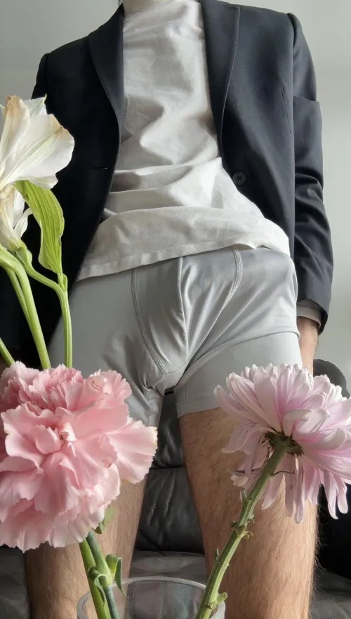 With Valentine’s Day around the corner I wanted to remind everyone to get their partners a gift! My gf loves flowers :)