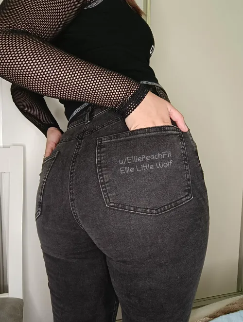 Woke up horny thinking about how stupidly thick my cheeks look from behind today