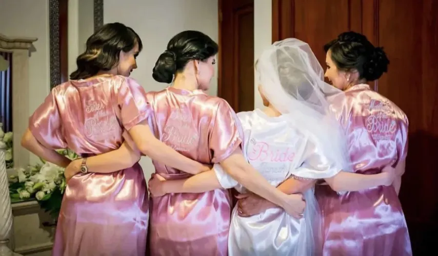 Zulema Aracely Lindoro Navidad (wife of Ivan Archivaldo Guzman) with her sisters