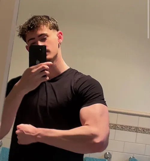 20male 8 inch bull Pm me