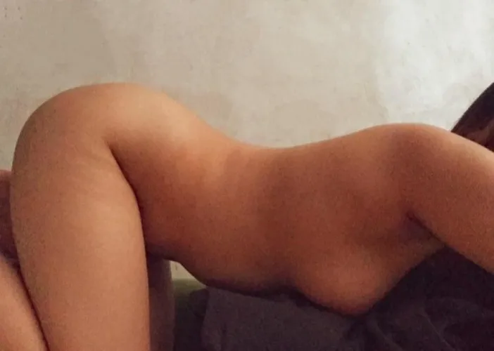 27[F4M] rent is due! :( help me by getting some nudes? ☺️