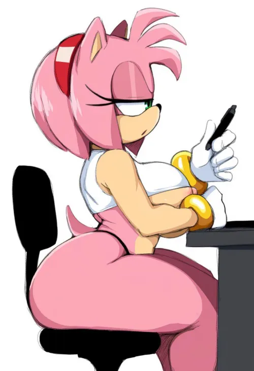Amy is ready to draw [F] (chilisauce)