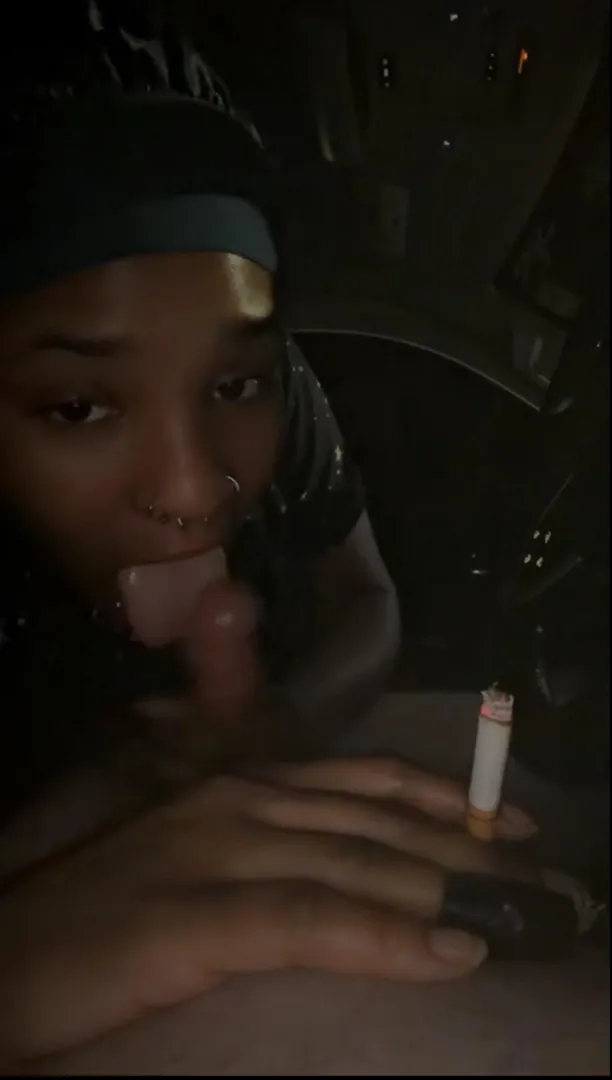 Black chick sucking small white dick