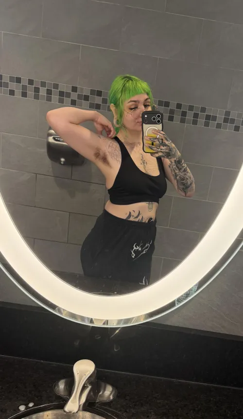 Come taste your goth mommy’s hairy workout pit