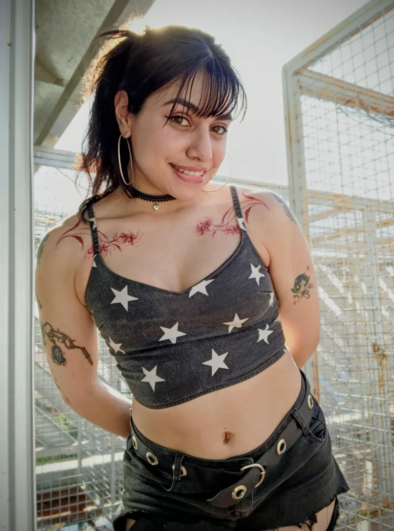 Craving some attention, drop your best pickup line and make me blush