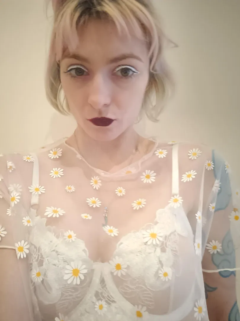 Hiya I'm Lily from London