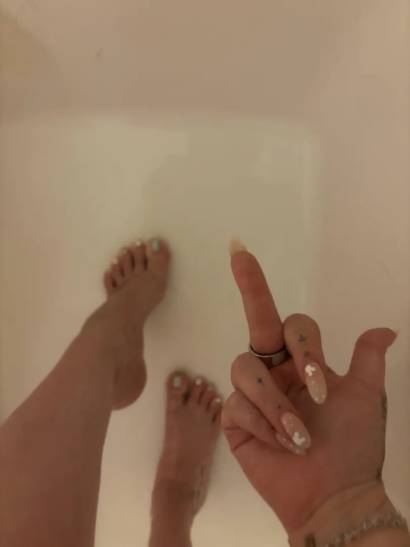 i bet my finger is bigger than you 