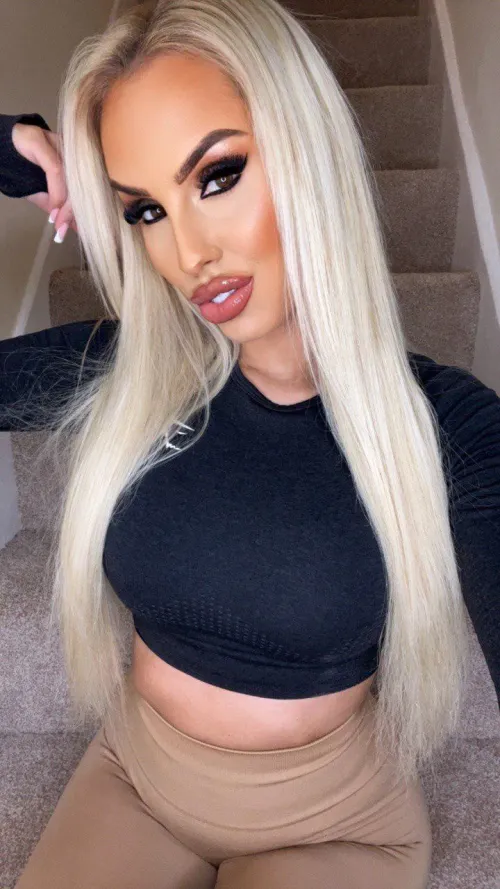 I wish an older guy came on my leggings right now