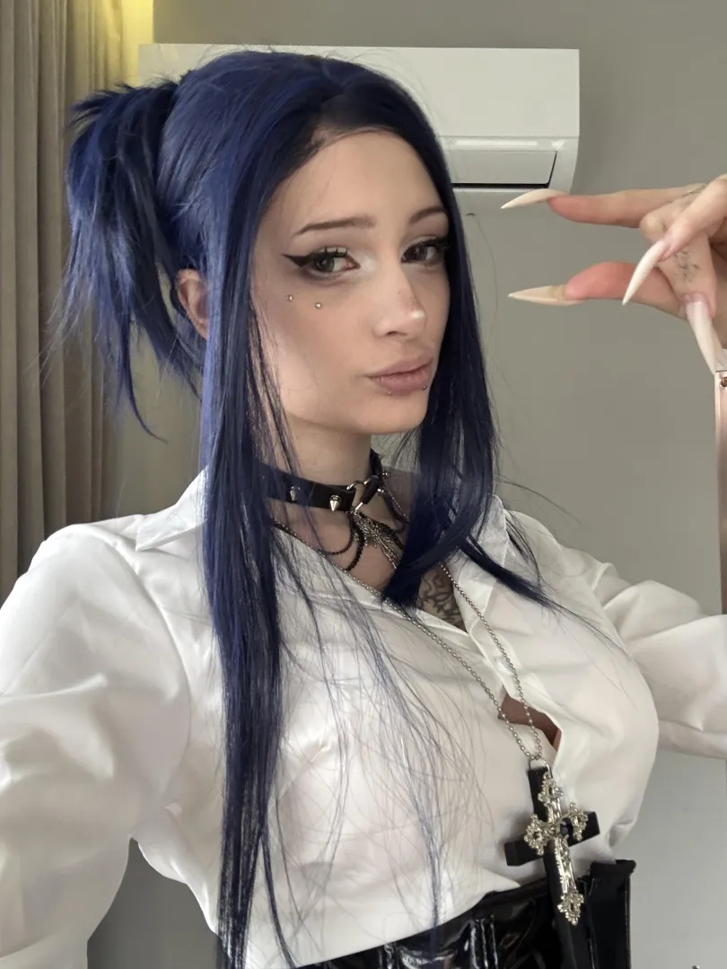 If your penis is less than 7 inches, put the arrow up and i will humiliate you