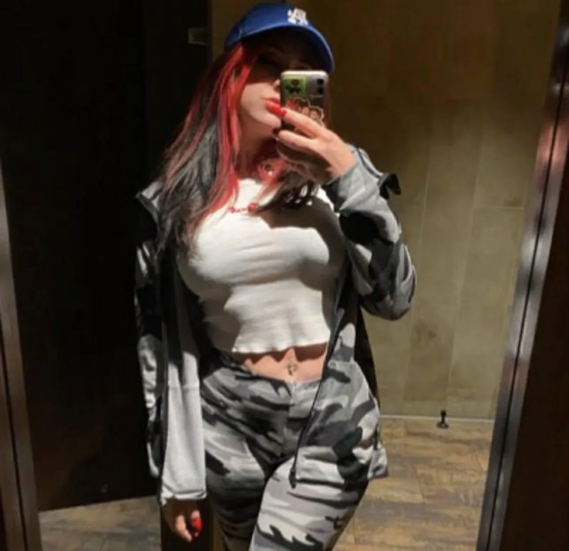 I’m fully clothed in leggings and a crop top, and you’ve made a mess all over yourself how pathetic!!