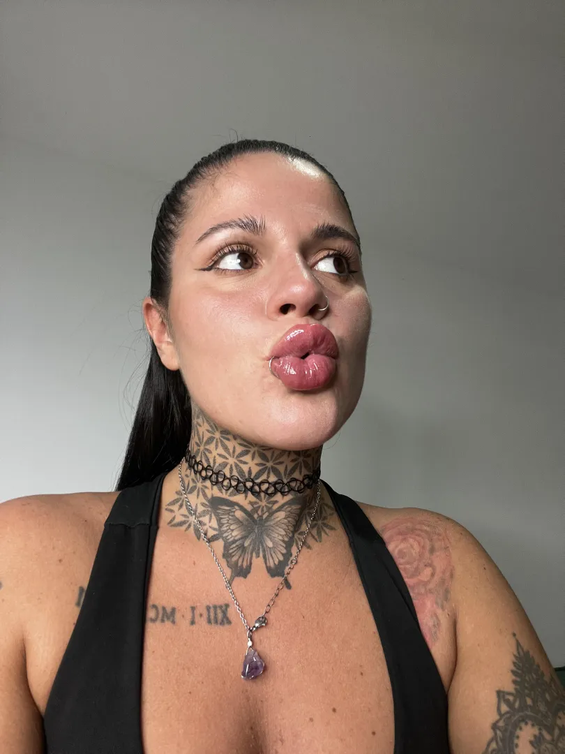 Imagine what my big, juicy lips taste like