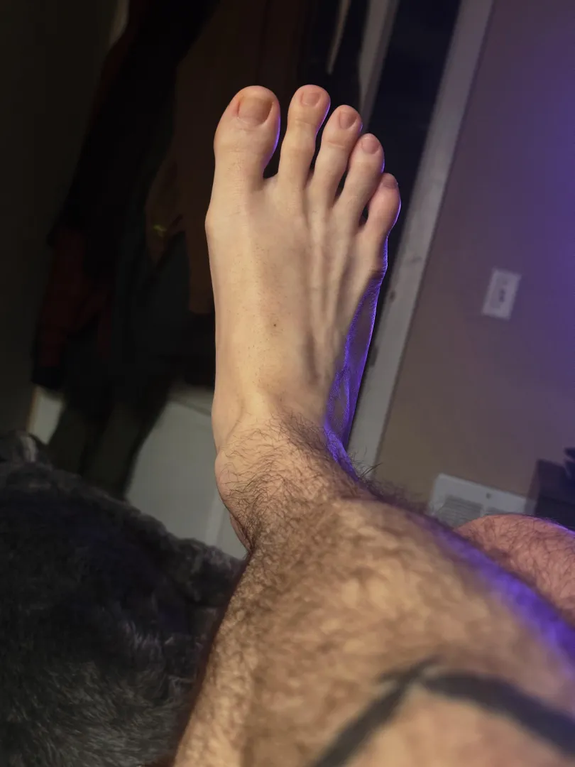 into muscular jock feet?