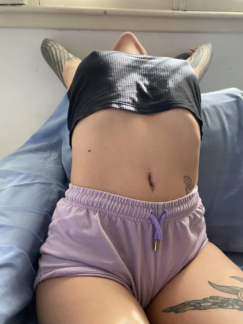 My bellybutton needs atention