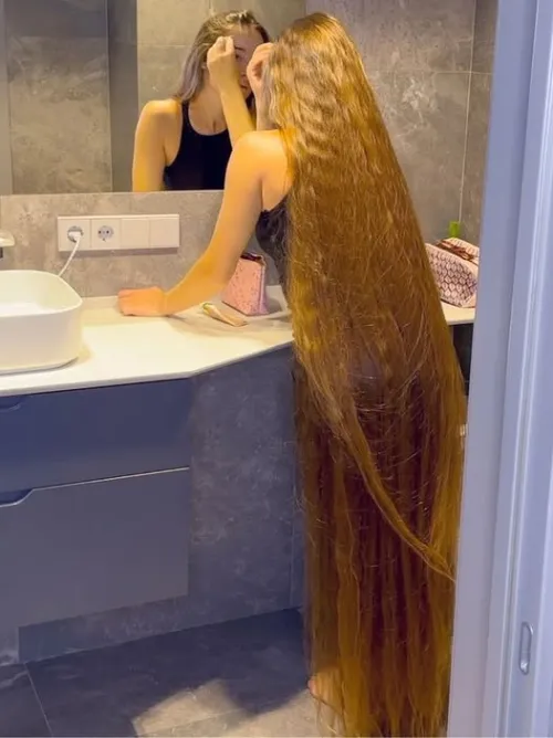 Ooof! Beautiful Hair!!