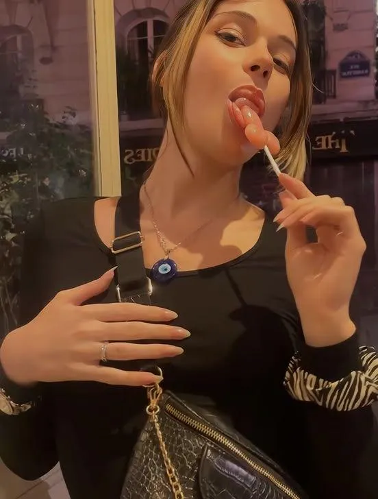 pls be honest  should I keep dressing up?