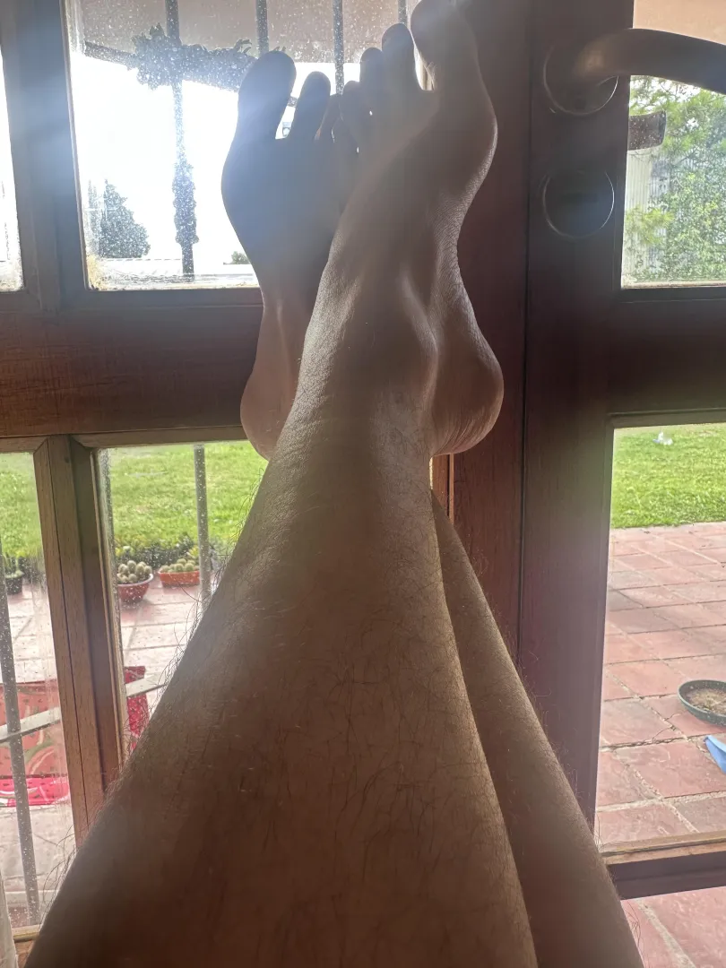 Raining day ️I want a hot latte ☕️ who invite me?