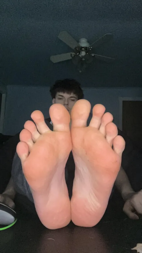 Serve these 19yr alpha feet