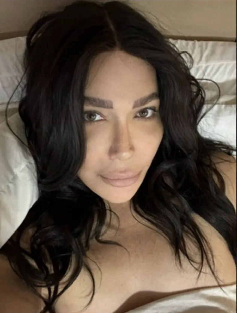 serving you looks and naughtiness