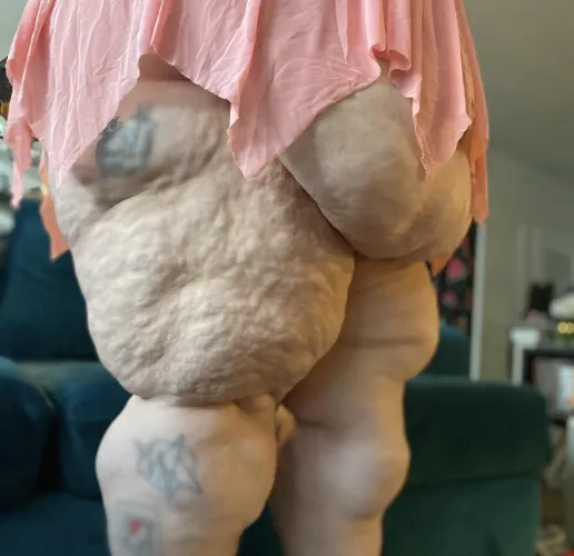 Thighs like a landscape