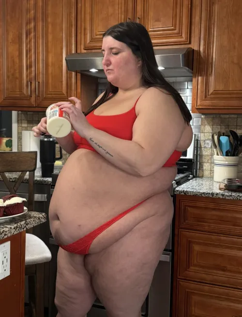 Valentine’s Day Threesome… Me, My Growing Belly, and TONS of Food! ❤️