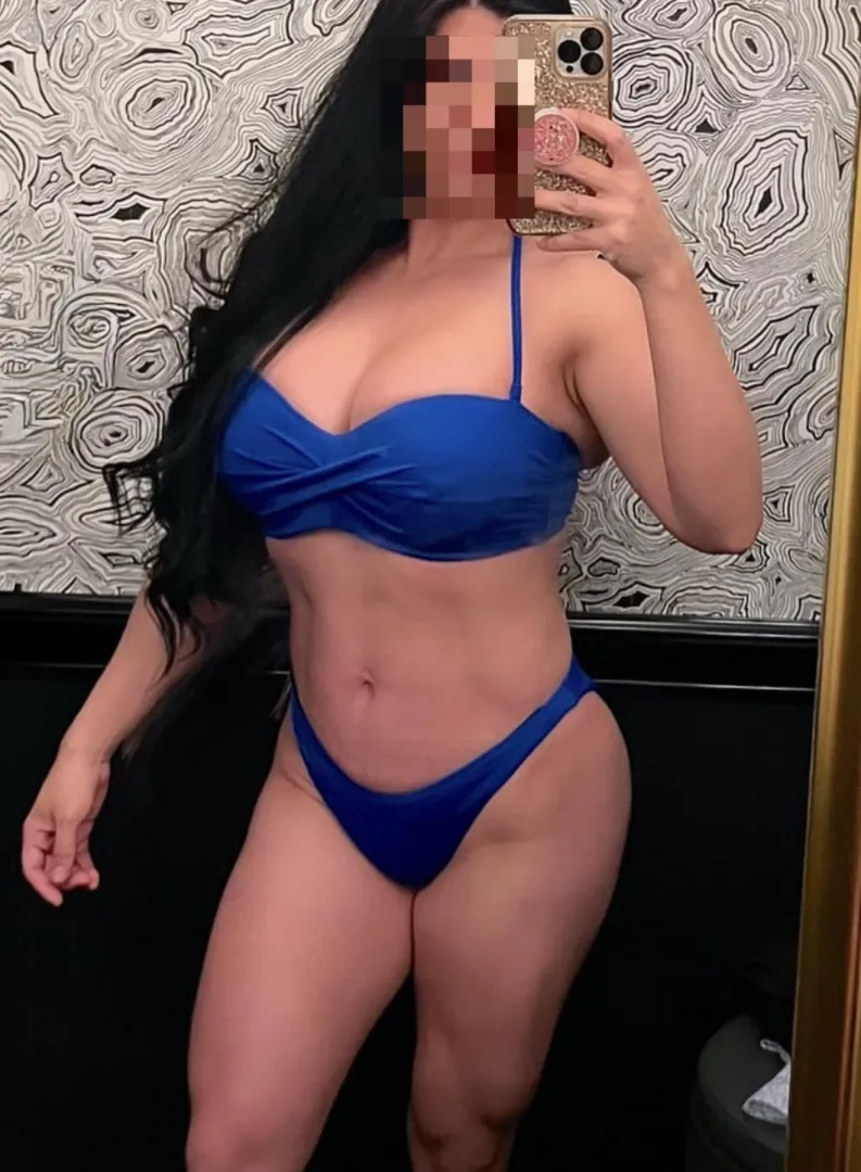 We will be out and about this weekend any hot couples want to grab a drink? Preferably couples in there 30s