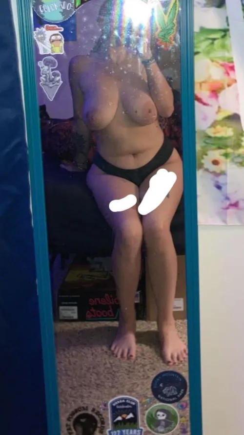 Where are girlies that wanna play?   (oc)