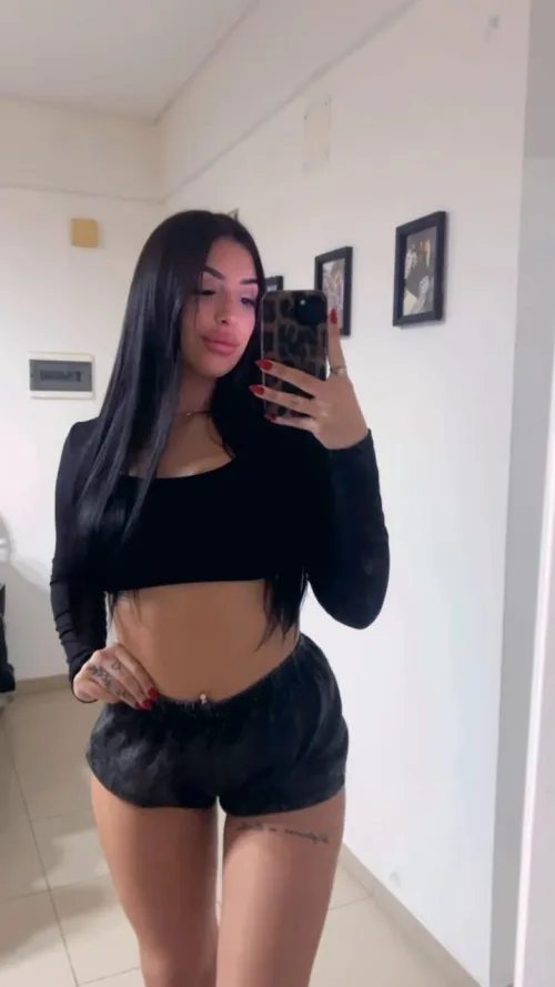 21f feeling a little wild tonight, who's down?