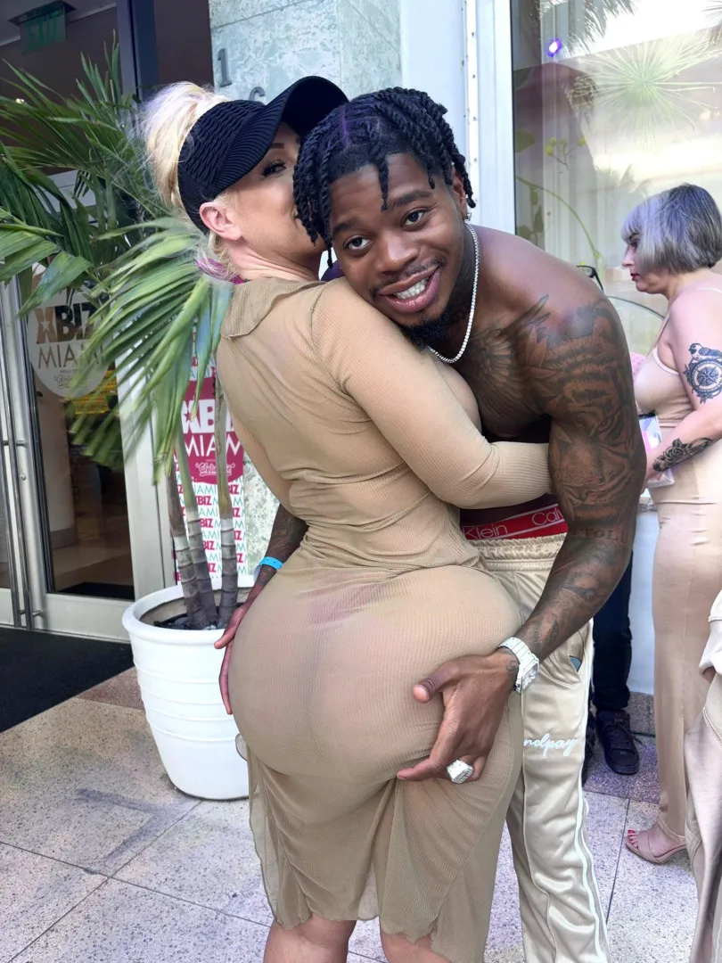 [F4M] After years of being married to the same guy I finally found the courage to divorce him but I feel alone now maybe I should try out this rebound thing. Freshly thick divorced milf x hung bbc revenge sex. hit me up with ideas.:)