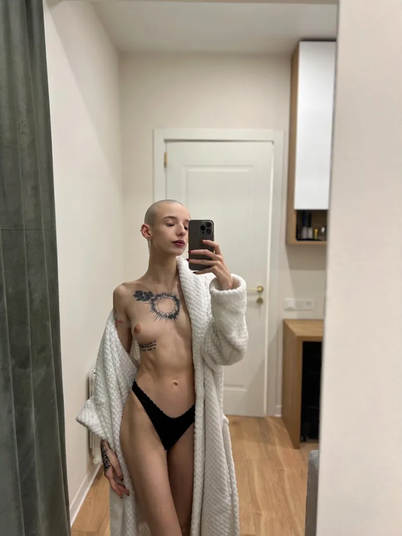 Fresh alt girl after shower