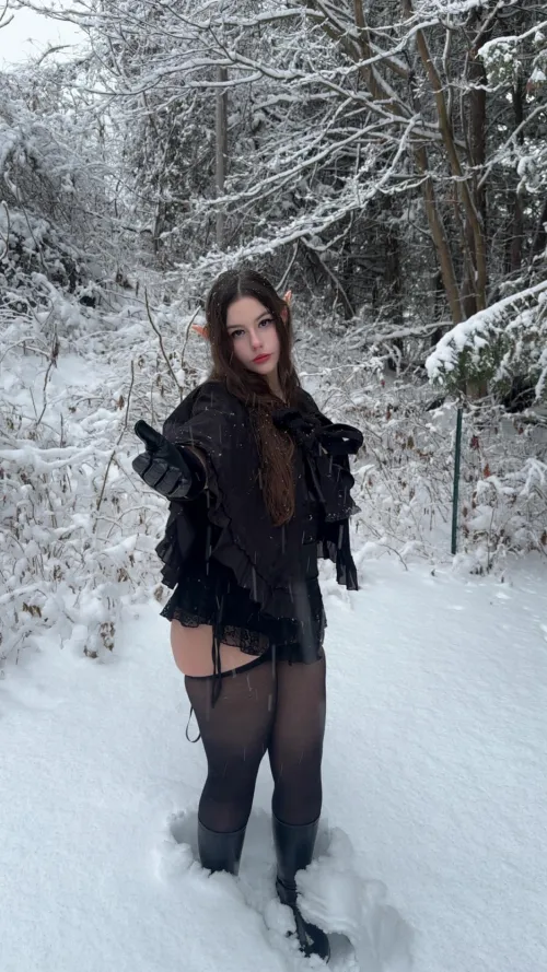 I am the sin hidden beneath snowfall. Touching me is a fantasy… belonging to me is a curse you’ll thank me for. ✨