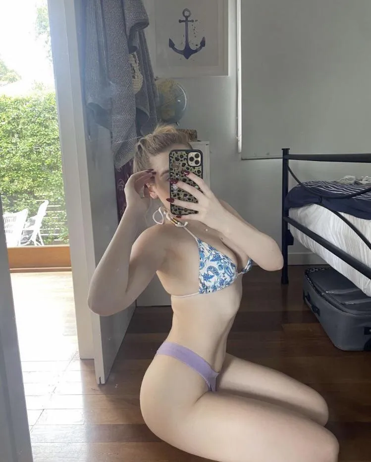 I'm all curves, wanna ride daddy?